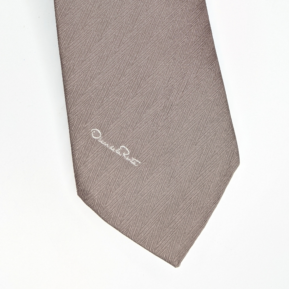β Oscar De La Renta Light Brown Tie - Picture 1 of 3